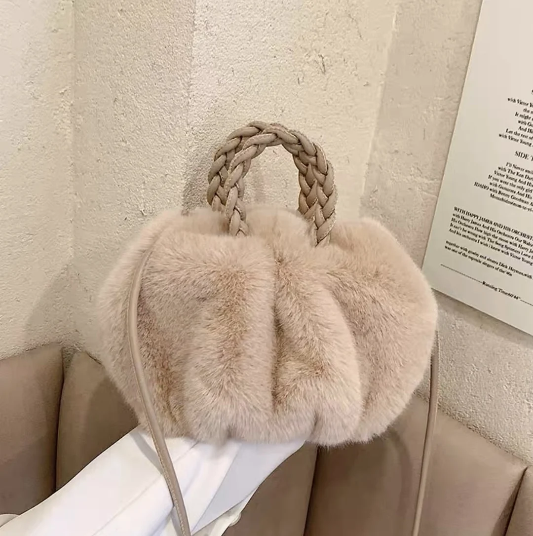 

Autumn and Winter Plush Shoulder Crossbody Bag Women's Fashion Pleated Warm Faux Fur Hobos Bag Sweet Small Handbag