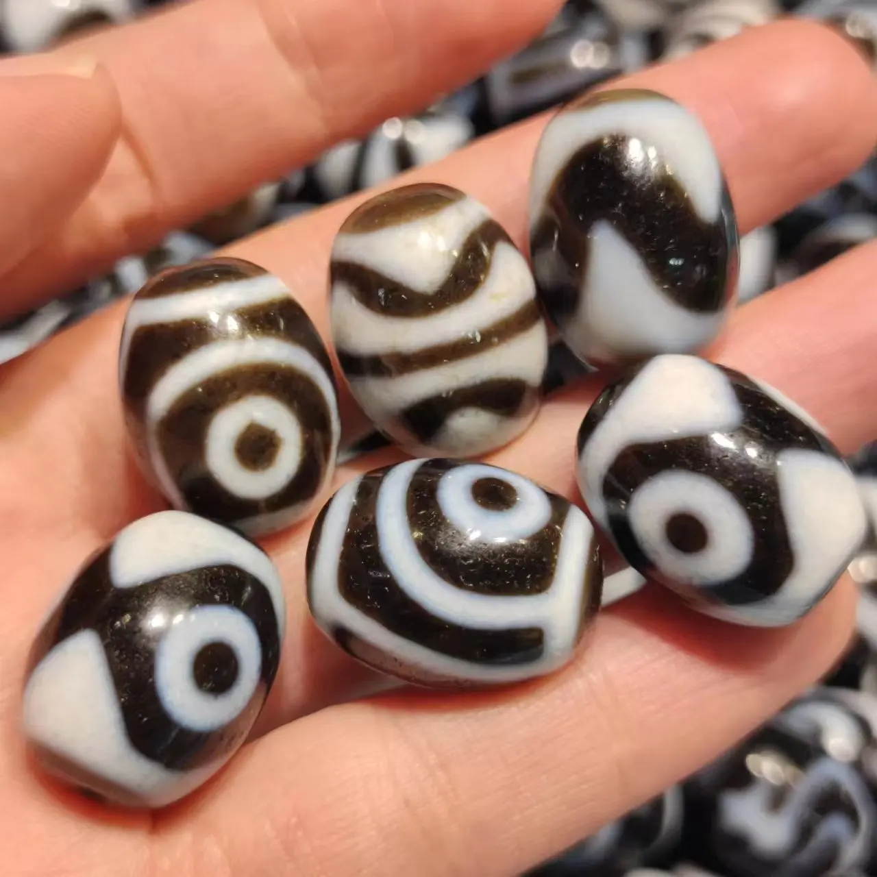 

1pcs/lot natural multi-pattern old agate dalo dzi Black white Weathering lines Ethnography Accessories Handmade beads jewelry