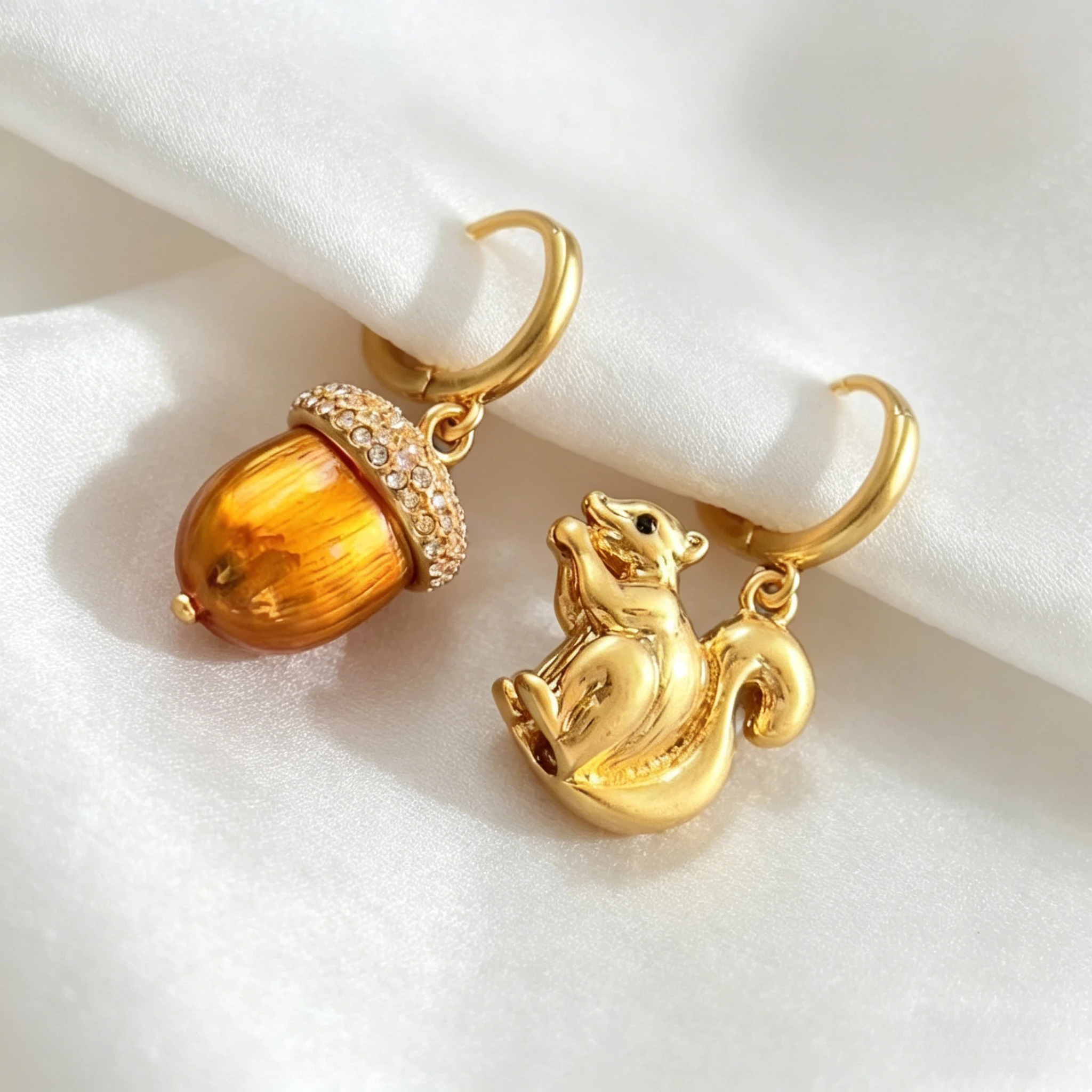 VKVVA Retro Gold-plated Rhinestone Squirrel & Pinecone Earrings, Cute Couple Style Animal Ear Jewelry for Women Gifts
