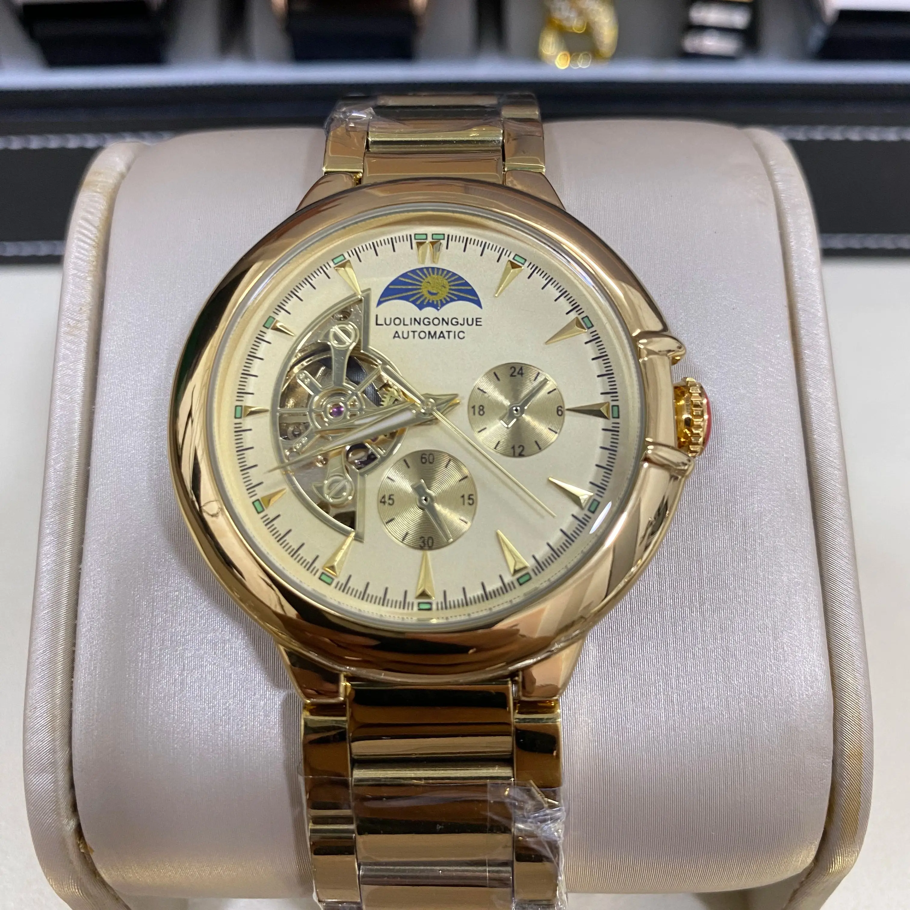 

Luxury Men's Automatic Mechanical Watch with Skeleton Tourbillon Design, Skeleton Design, Business Steel Band Wristwatch, Waterproof and Luminous, Fashionable Light Luxury Gold Watch, Trendy Men's Watch, Gift for Boyfriend or Husband on Birthday, High-End