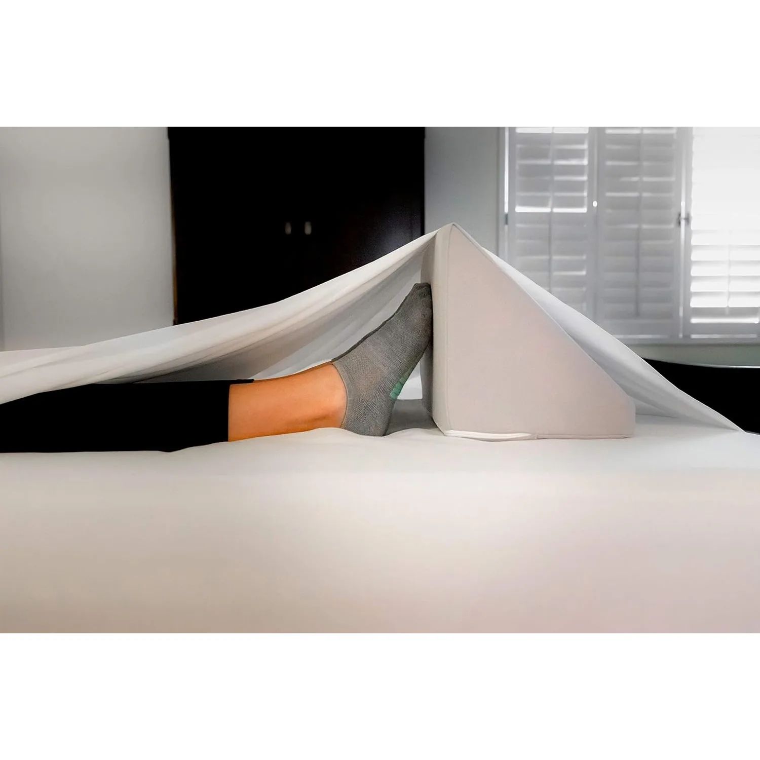 Elongation Pillow for Better Sleep | Elevation Support Foam Wedge Lifts The Sheets Around Your Feet | Increases