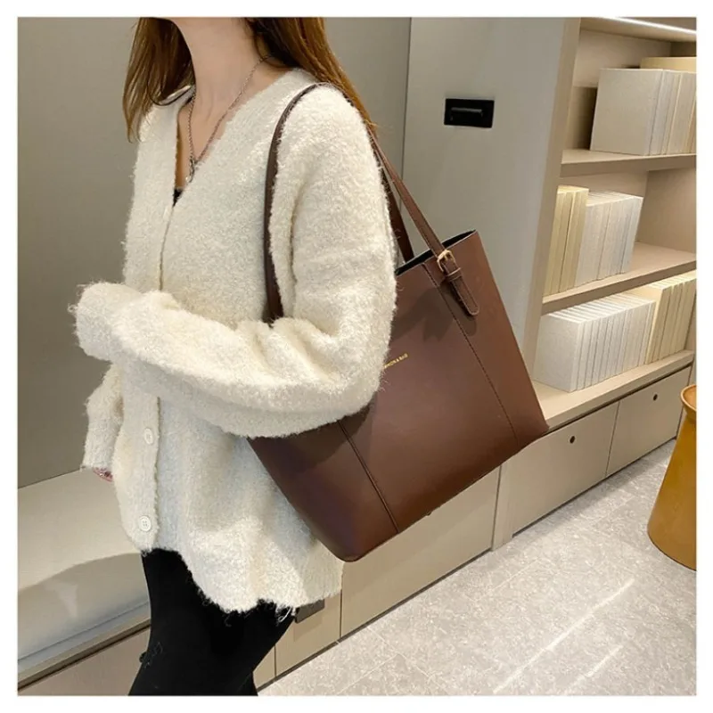 Retro Minimalist Atmospheric Commuting Shoulder Bag for Women Spring Summer New Western-style Large Capacity Tote Shoulder Bag