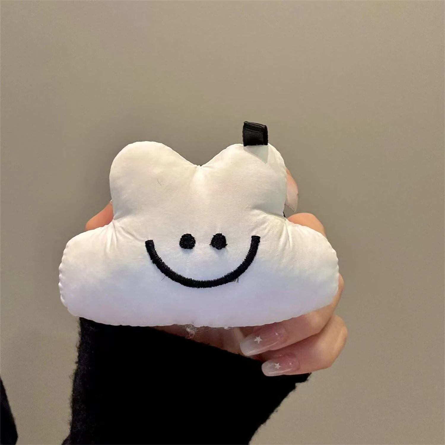 

Cute white cloud-shaped magnetic stand for Magsafe Grip Tok Griptok Bracket Phone Holder Support For IPhone Samsung Smart Tok