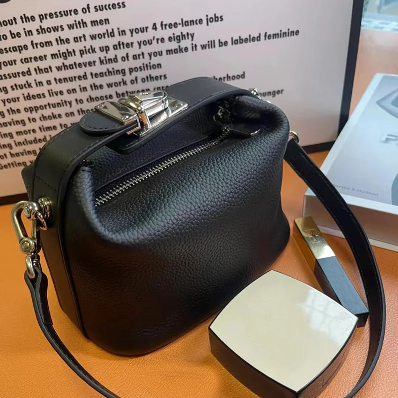 

Fashionable Small Square Bag Women's Crossbody Leather Lunch Box Bag Single Shoulder Bag Casual Chic Style Autumn Winter Bag