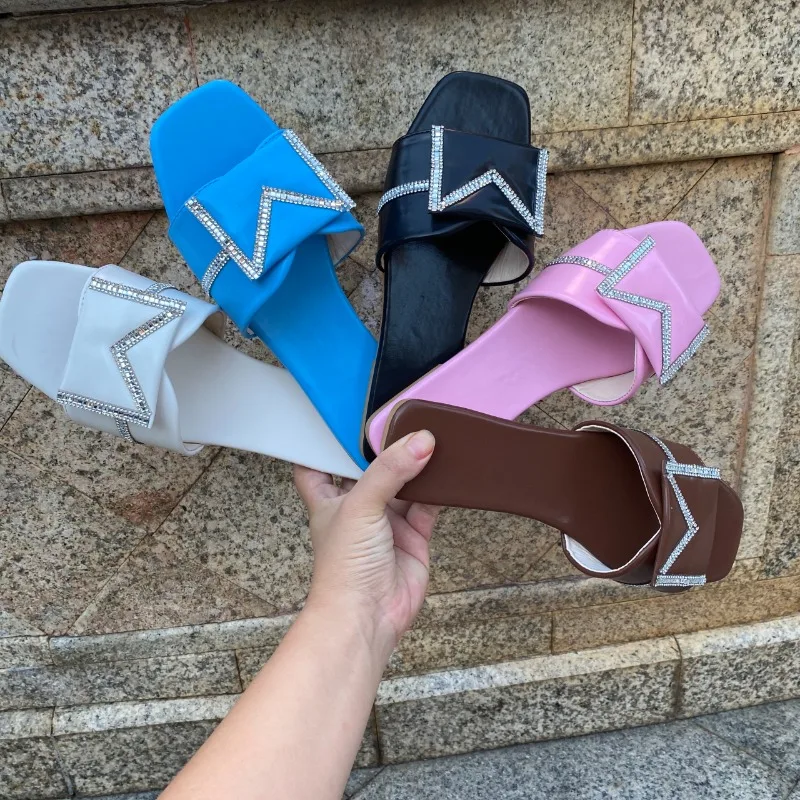 

Летние тапочки на плоской подошве, новинка 2025, нескользящая мягкая подошва, верхняя одежда, одно слово, женская крутая швабра