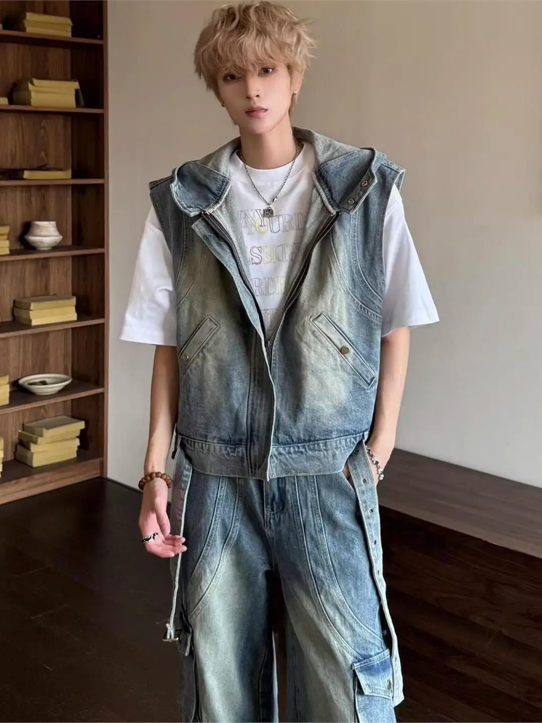 

Retro American Waed Denim Vest for Men Trendy Streetwear ex Hooded Svel Jaet with Belt Zipper Decoration Casual...