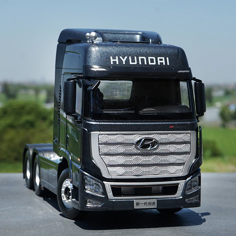 1:24 Originele Hyundai Chuanghu Tractor HYUNDAI Nieuwe Generatie Chuanghu Legering Vrachtwagen Tractor Model