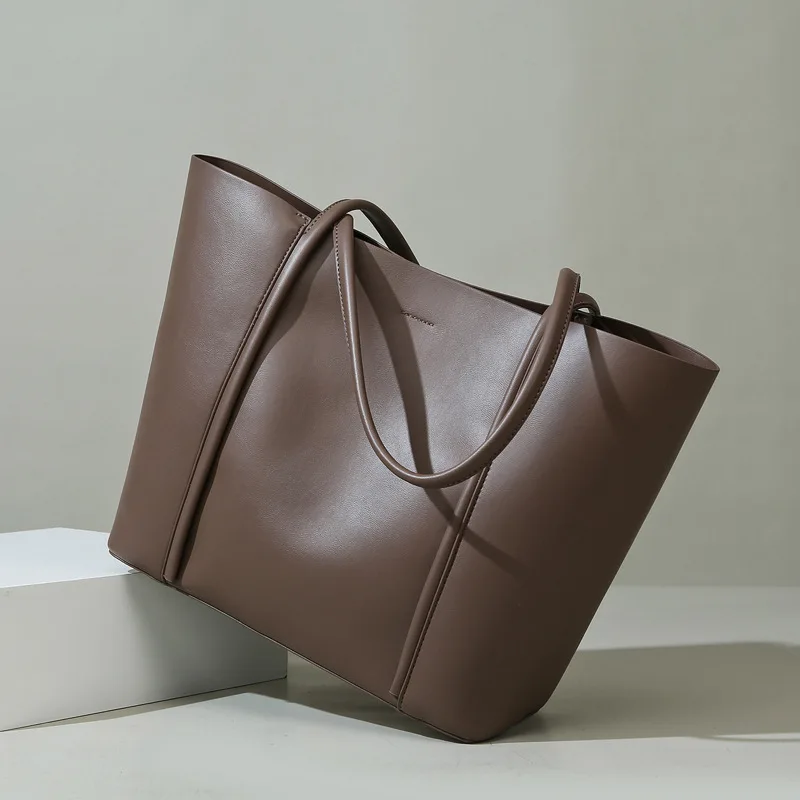 

New Minimalist Commuter Shoulder Bag Large Capacity PU Leather Premium Mother-Daughter Bag