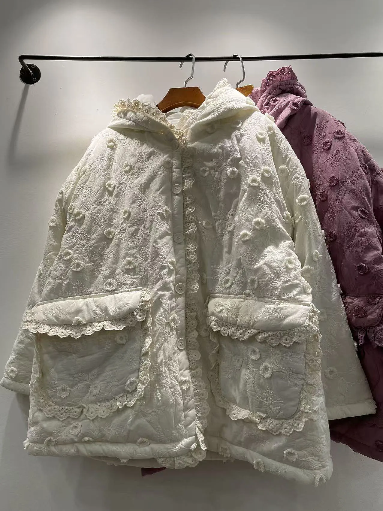 

Winter Women's Cotton Jaet Embroidered Lace Trim Hooded Coat Long Sve Warm Cotton Clothes Fem Faion Sweet Sle