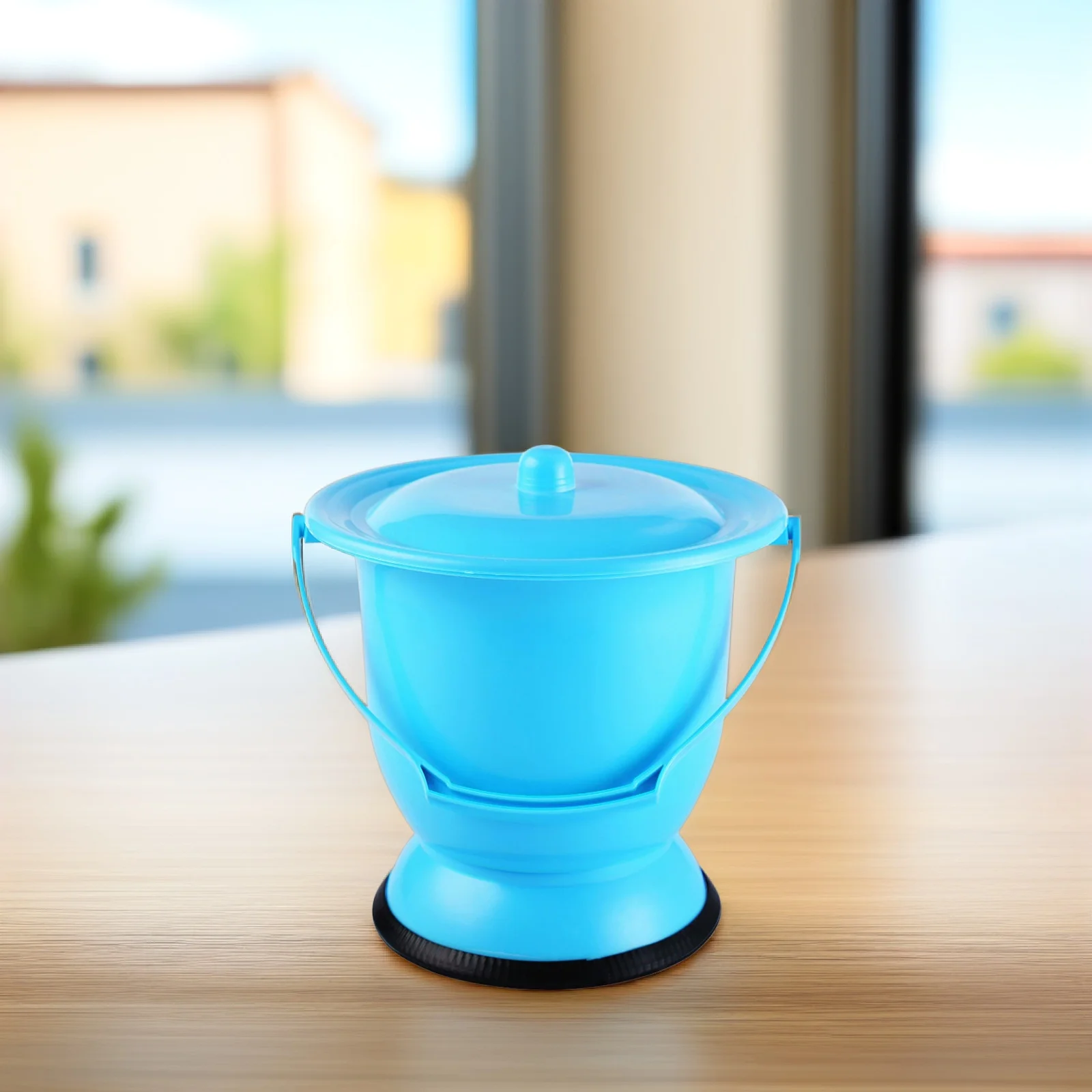 1 قطعة مبصقة بلاستيكية مع غطاء سرير مدمج للاستخدام الليلي جامع البول المحمول لكبار السن سهل