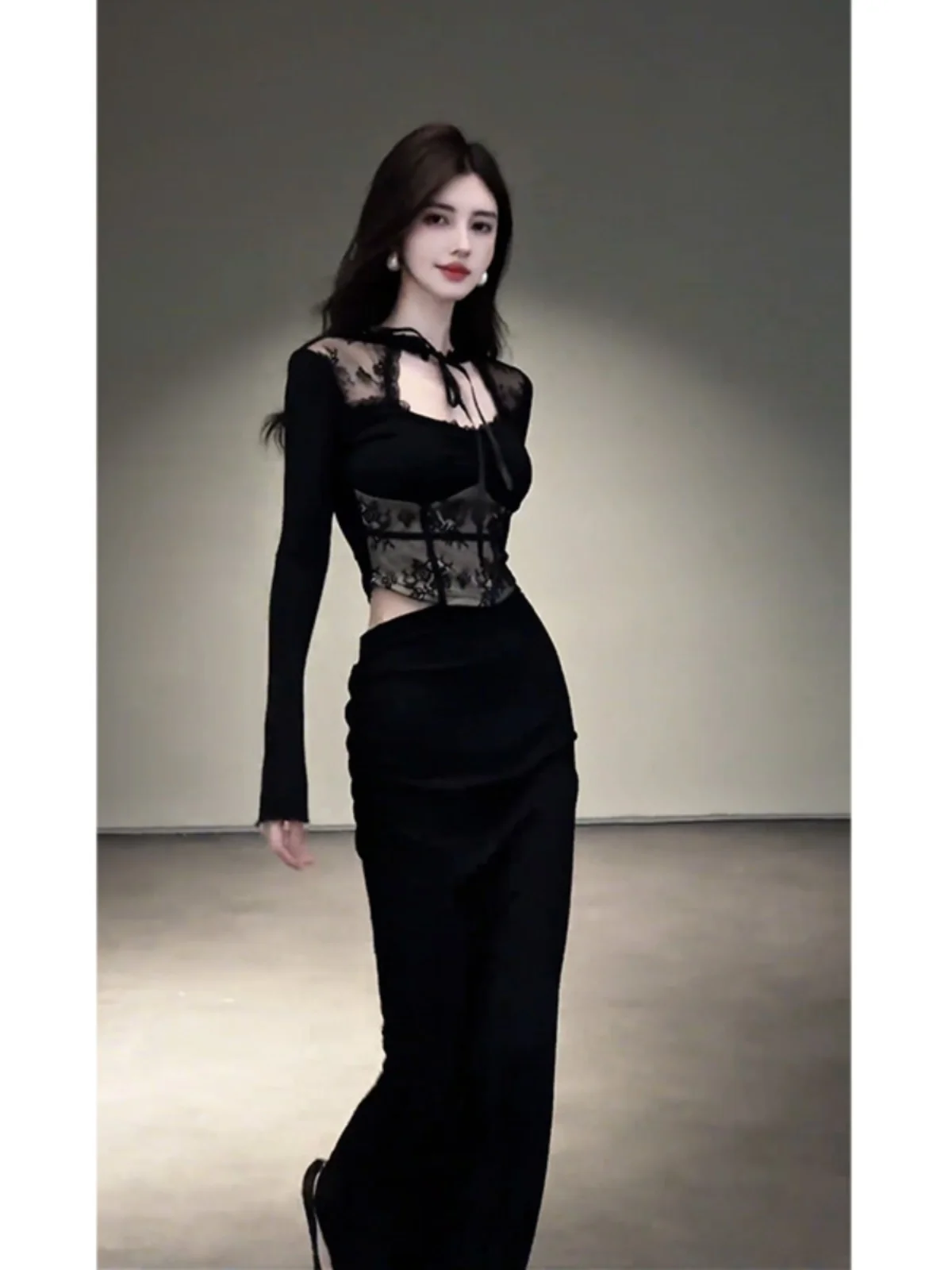 

Sexy Lace Short Crop Top And High Waist Skirt Two Piece Set for Women in Their 20s And 30s Early Spring New Arrival