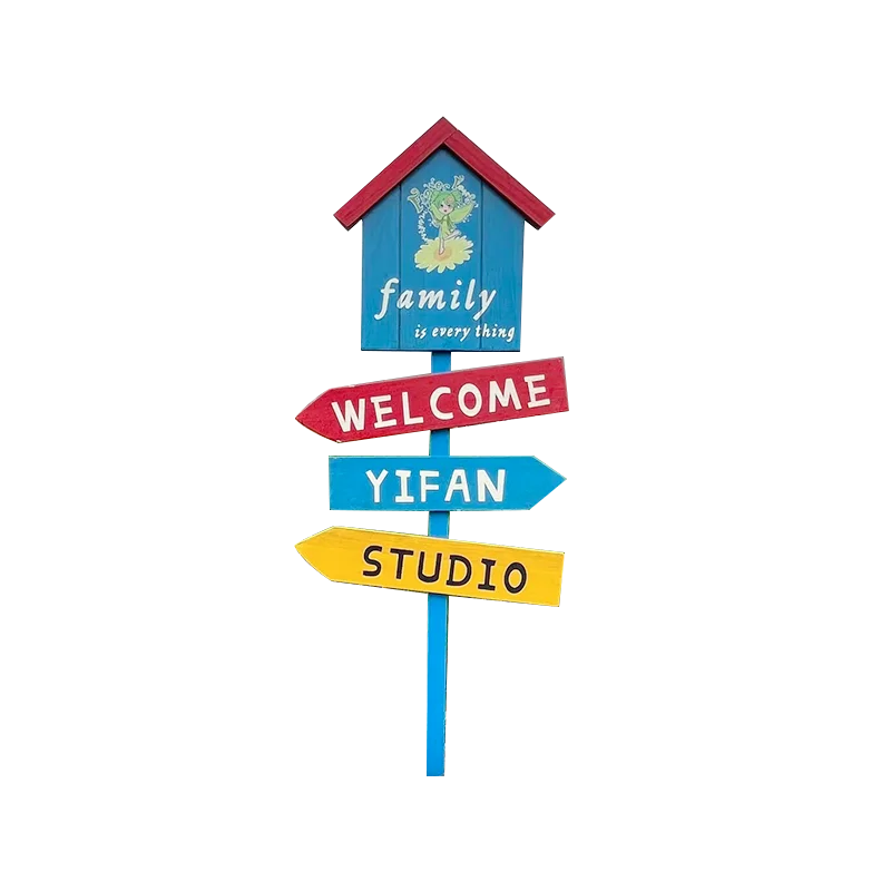 

Clocks in street signs I really want you to take pictures in Chongqing signs road name signs mobile landmarks upright