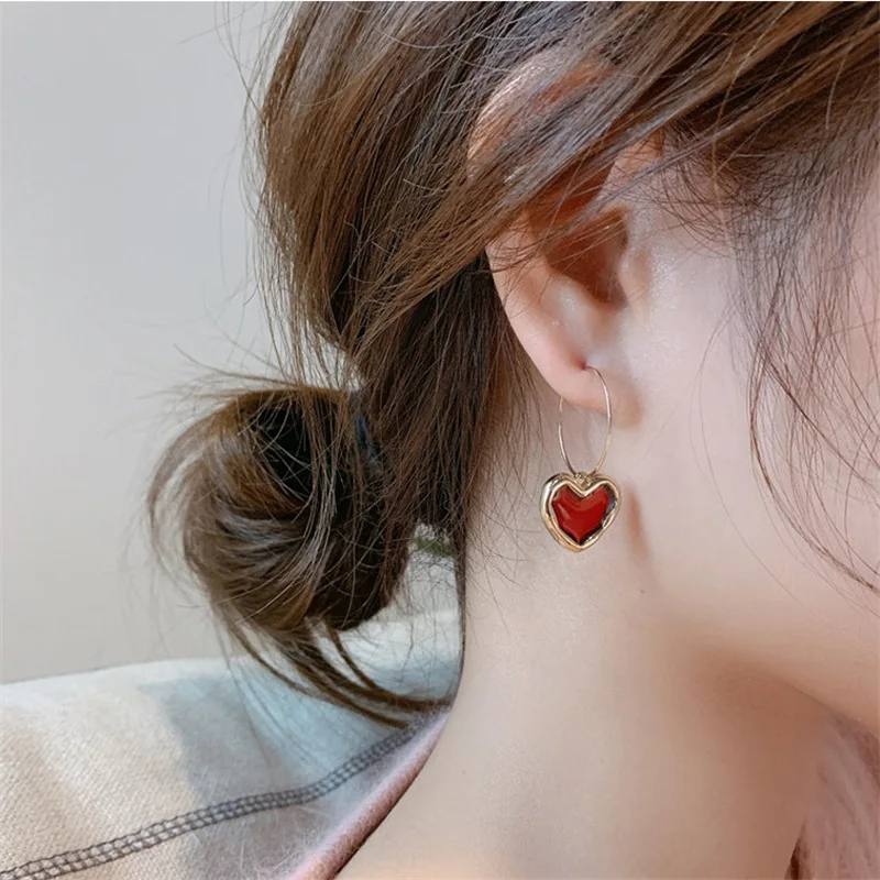 Sweet Burgundy Enamel Heart Earrings for Women Girl Gold Color Metal Love Heart Hanging Dangle Earrings Vintage Jewelry