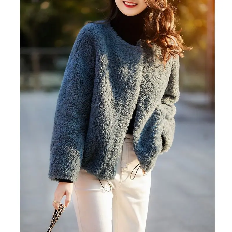 

Wearing Granular Velvet Long Sleeved Small Fragrant Style Jacket for Women with a Round Neck and Solid Color New Trend