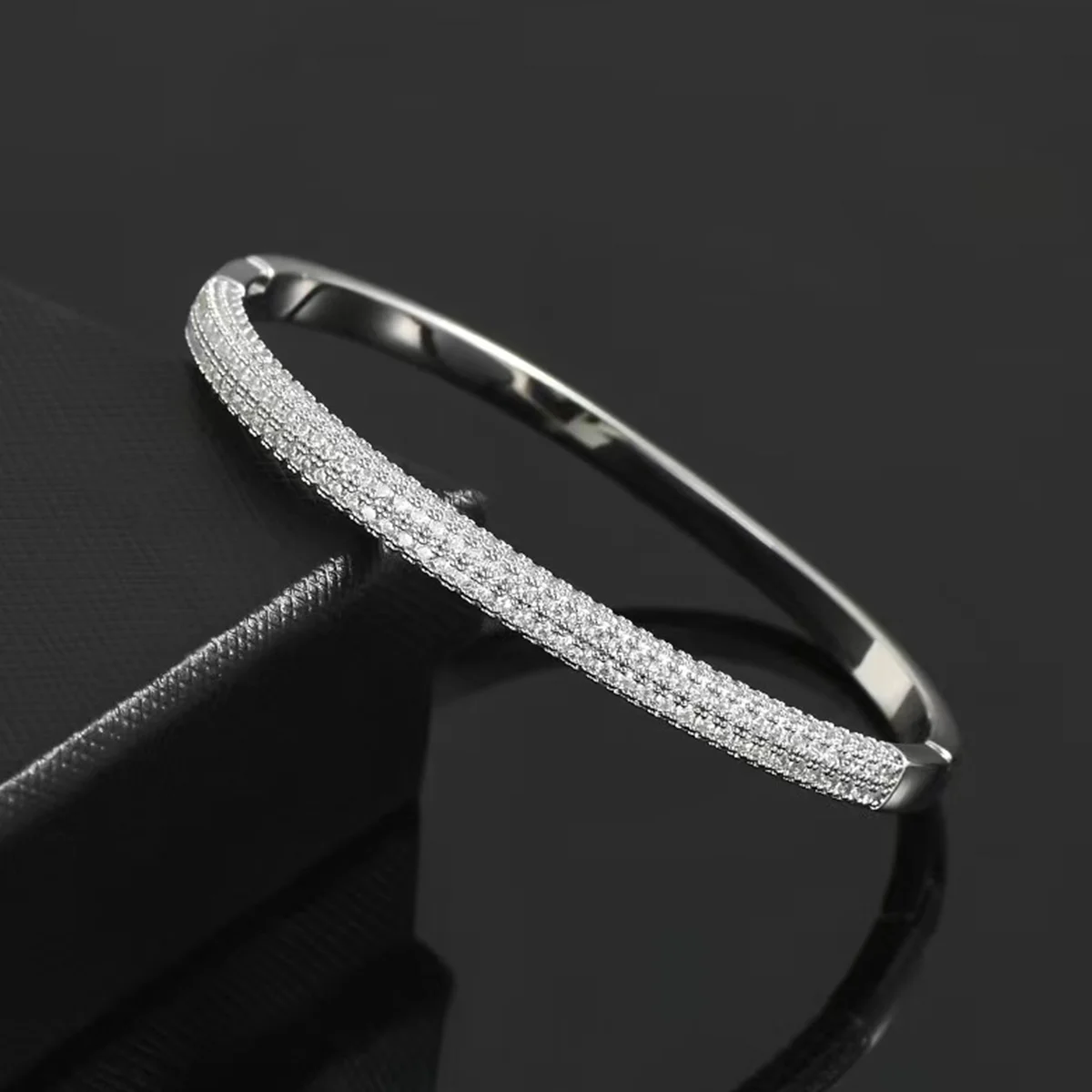 Micro Inlaid Zircon Charm Bracelet for Women, Handicraft, High Grade Feeling, Full Zircon Circle, Exquisite Light Luxury, New
