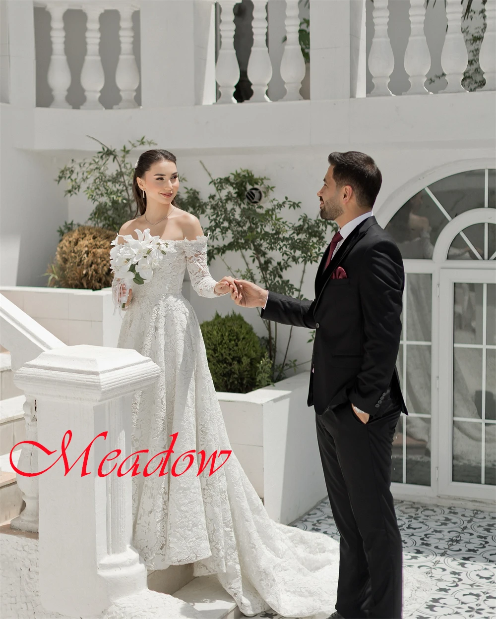 

Customized Exquisite White Lace Bridal Gowns Elegant Strapless Long Sleeves Wedding Dresses Chapel Train Lace Up Back Dress