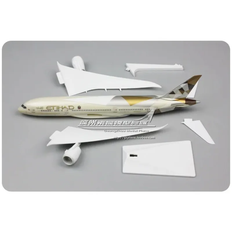 United Arab Emirates UAE Etihad Airways Boeing B787 plastic assembled aircraft model 1: 200 plane model for Xmas Birthday gift