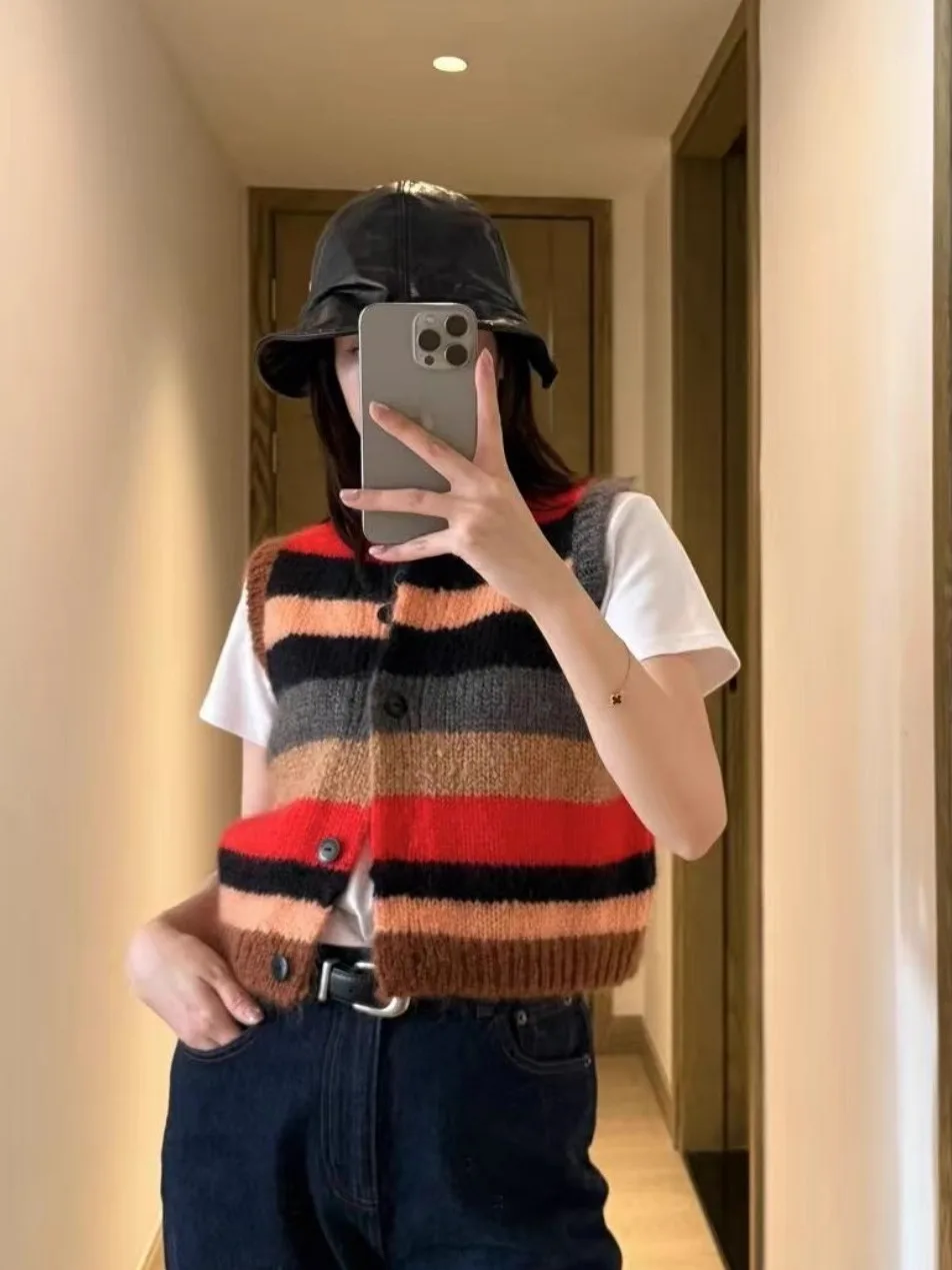 

2025 Autumn Winter New Stripes Layering Vest Knitted Mixing Mouton Commute Sle round Ne Single Button Ladies Vest