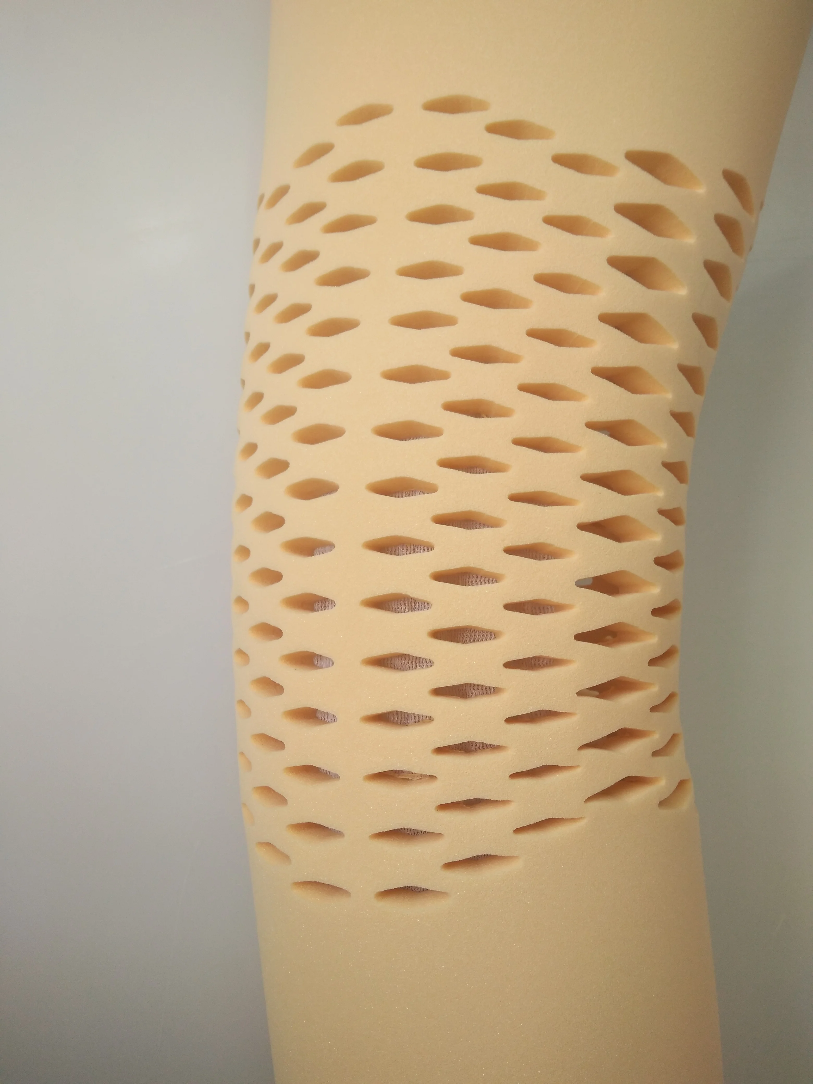 غطاء إسفنجي لمستحضرات التجميل AK (مقاوم للماء) للأطراف الاصطناعية للساق الصناعية