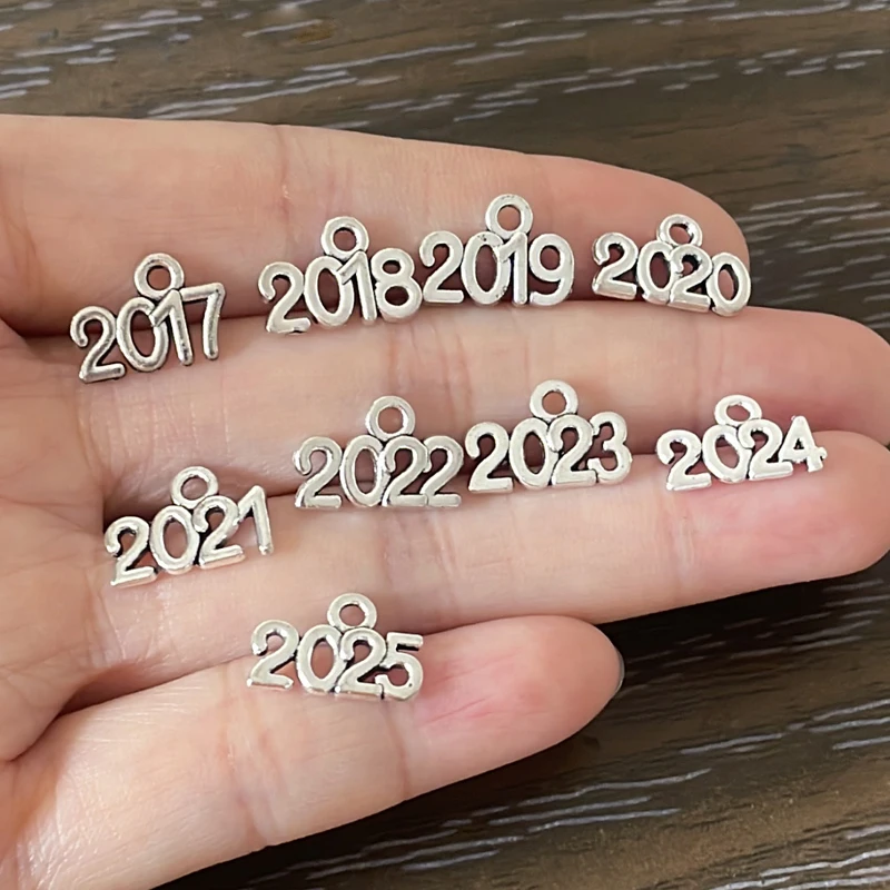 20PCS DIY Jewelry Year 2017 2018 2019 2024 2025 2020 Pendant Charm for Bracelet Pendant Necklaces Earrings Zipper Pulls bookmark