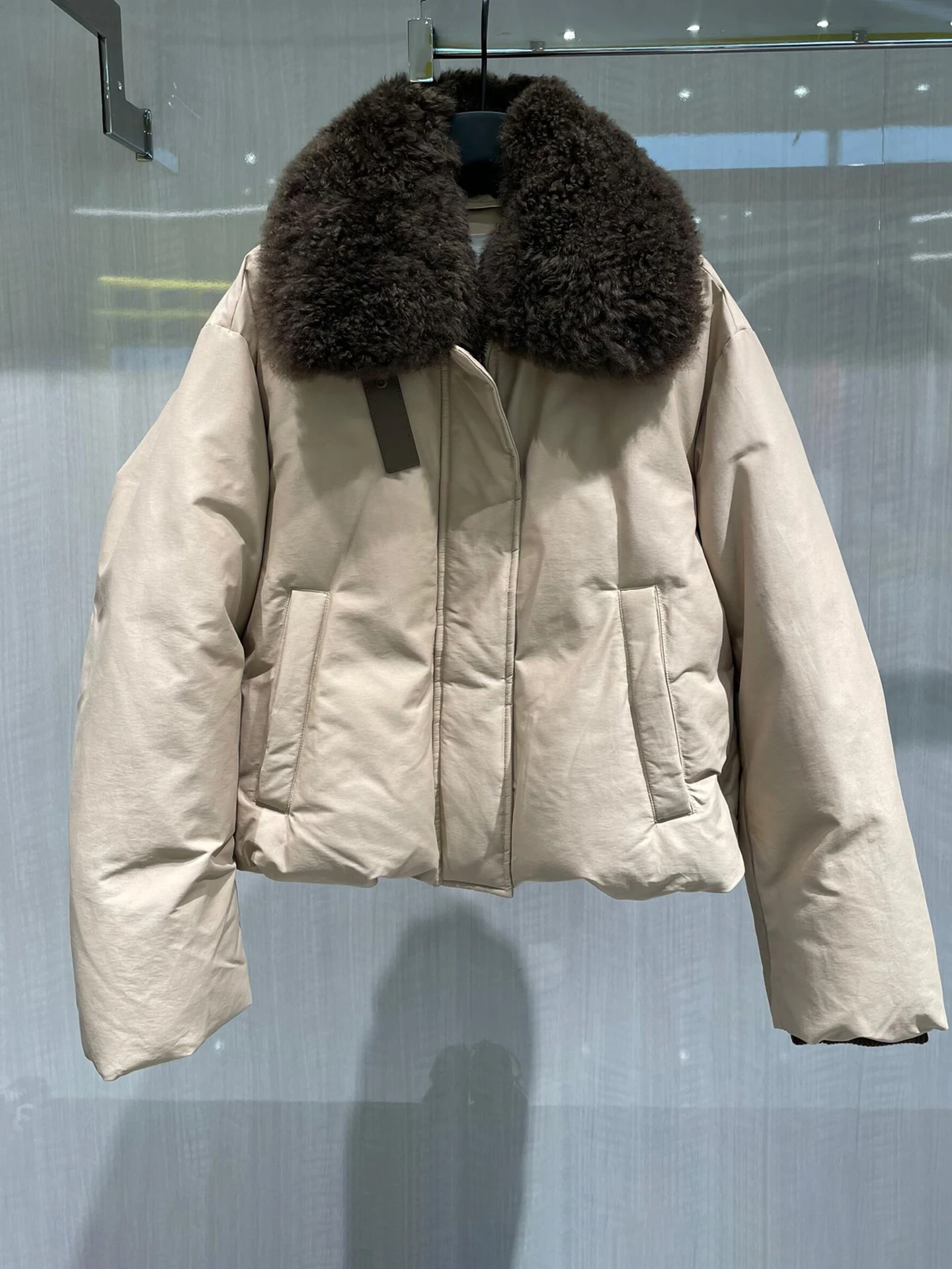 

High-End Women's down Jaet with Fur Collar Loose Barn Sle Autumn Winter Faionable Detachable Zipper Closure Long Sve