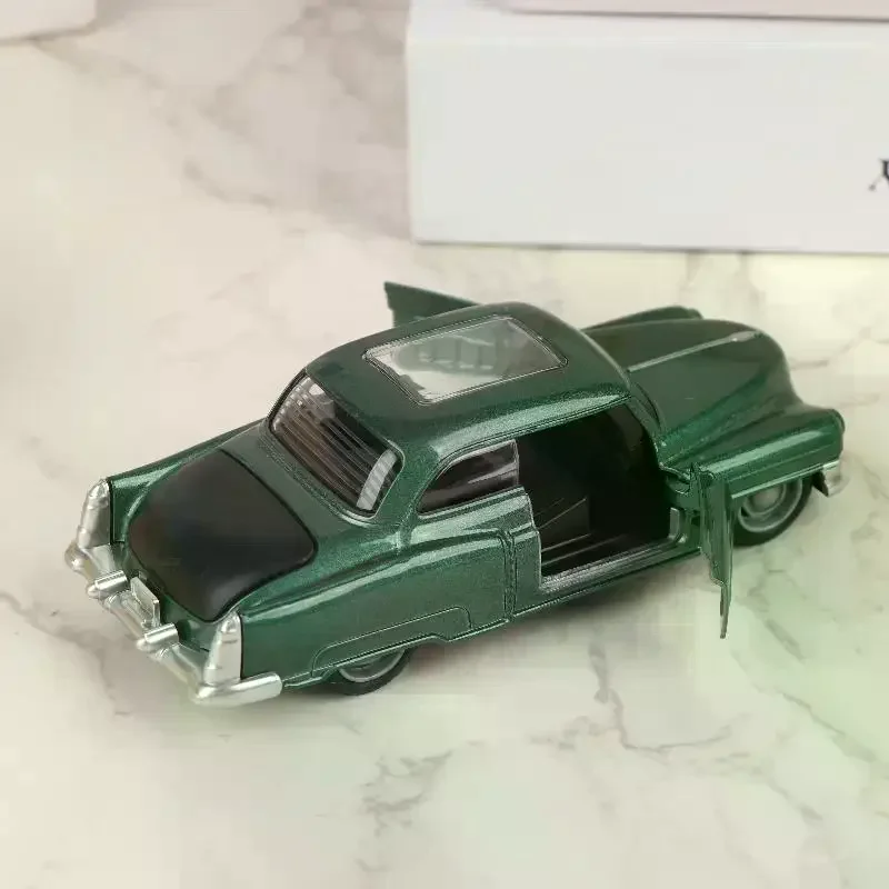 

Масштабная модель автомобиля 1:36 из сплава, реалистичная, ретро, с откатным механизмом, литая металлическая игрушка, украшение для рабочего стола, декор для дома и офиса