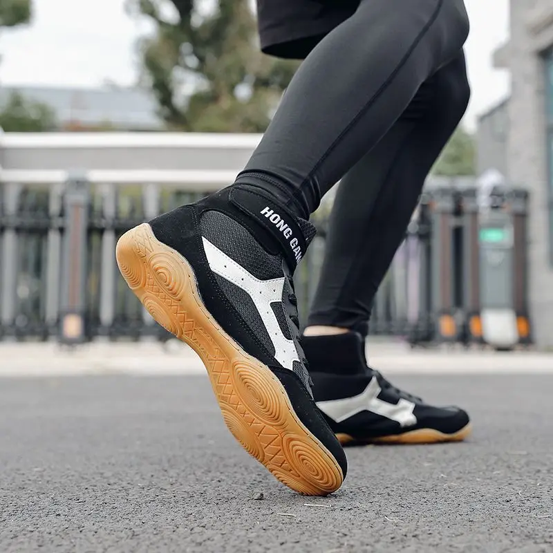 

2025 New Men Women Wrestling Boots Luxury Brand Boxing Shoes for Big Boy Hard-Wearing Fighting Shoe Couples Gym Training Shoes