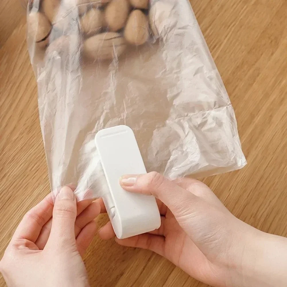 Mini Snack Sealer Plastic Bags Heat Sealing Machine Food Bag Closure Portable Kitchen Special Tools Food Packaging Heat Sealer