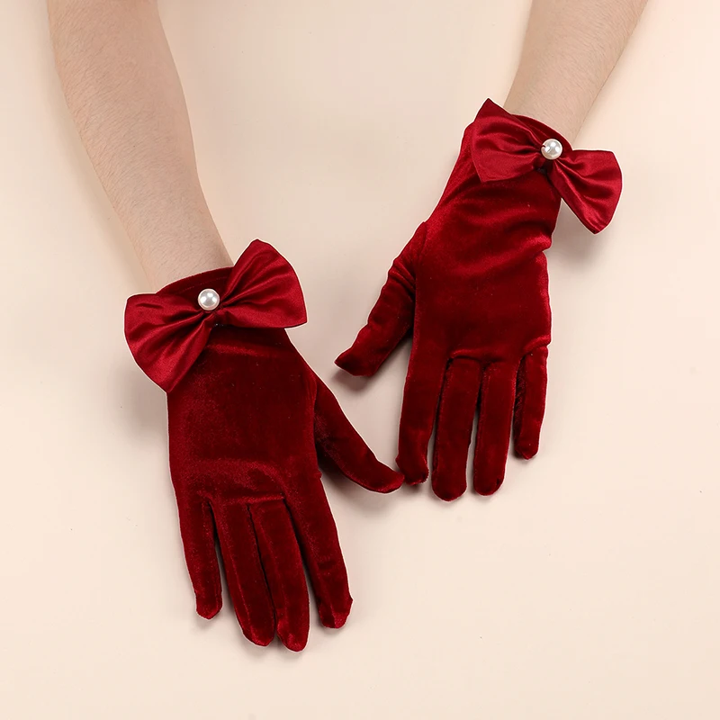 

A pair of ElEGANT short bridal gloves suitable as accessories for women's weddings, festivals, and parties