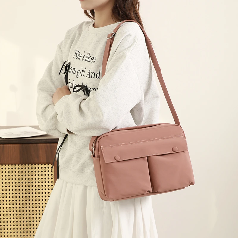 

Elegant Women's Handbag Made of Premium Leather Boasting Paris High-End Lasting Commuter Design