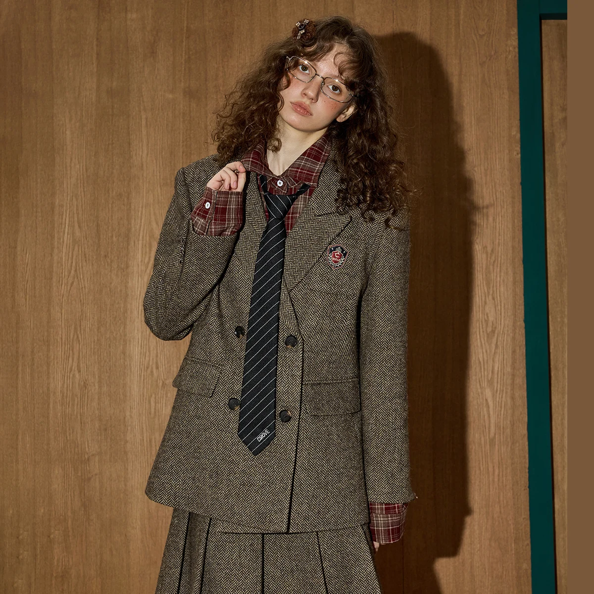 2025 الشتاء المرأة البريطانية خمر السترة مجموعة الصوف مزيج سترة تويد مطوي تنورة Preppy الأكاديمية سميكة الدافئة مكتب فستان