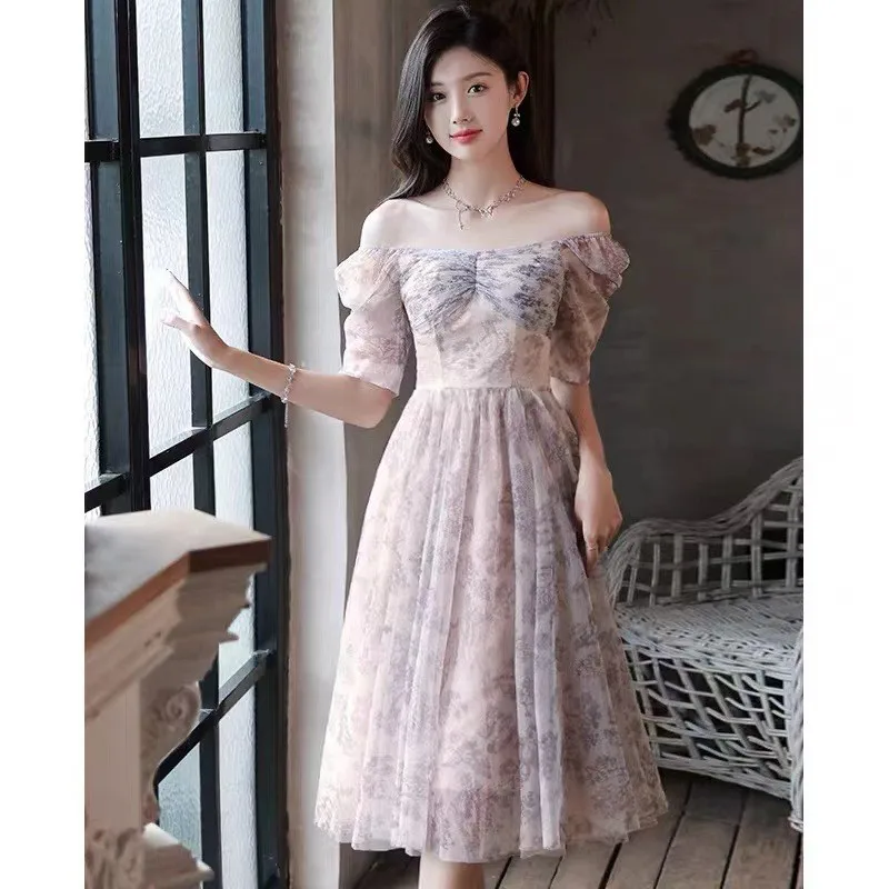

A wine red dress that can be worn in daily life floral fashion and casual little