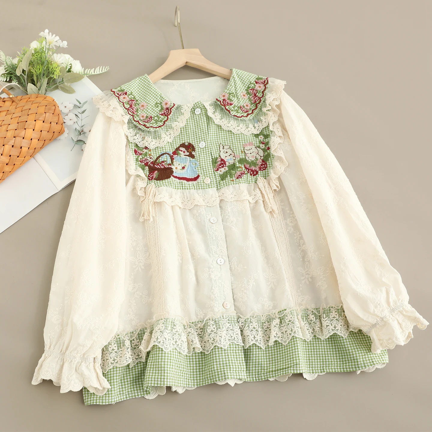 เสื้อเชิ้ตผ้าฝ้ายปักลายการ์ตูนสไตล์โมริเกิร์ลญี่ปุ่น แต่งลูกไม้ ปะติดปะต่อ คอปีเตอร์แพน แขนยาว สไตล์ลำลองสำหรับผู้หญิง