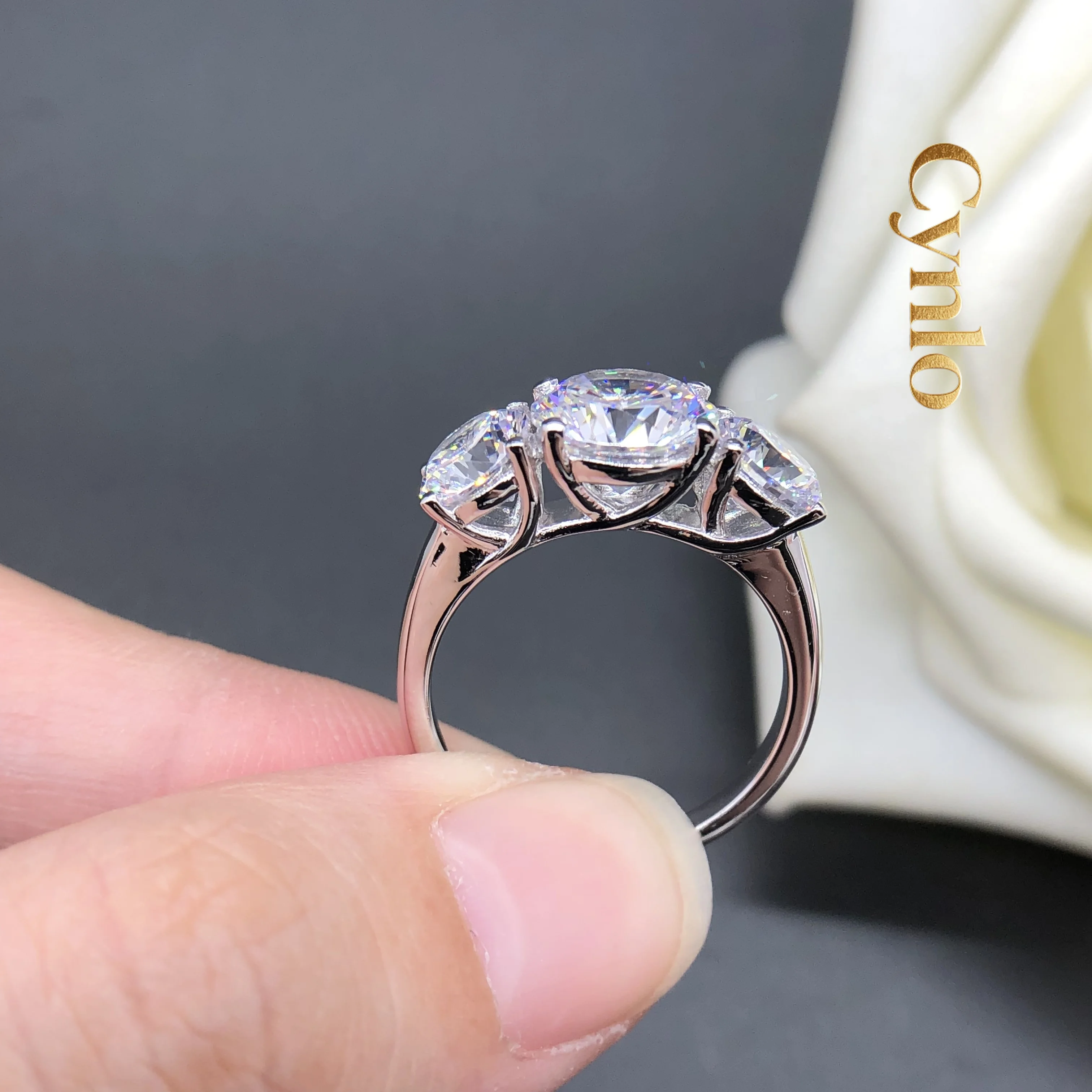 

Cynlo Jewelry Luxury 4Ct Three Stones D Color Moissanite Engagement Ring AU585 14K White Gold Ring Top Quality Wedding Jewelry 0