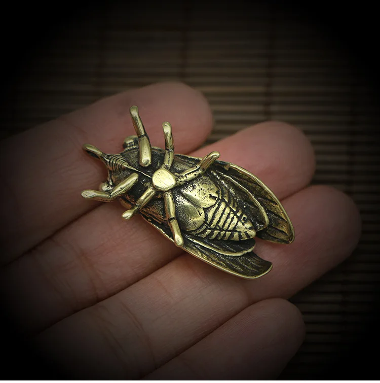 Metal pure brass knows pendant mini model car keychain pendant desktop ornaments retro copper cicada ornaments retro Thai runes