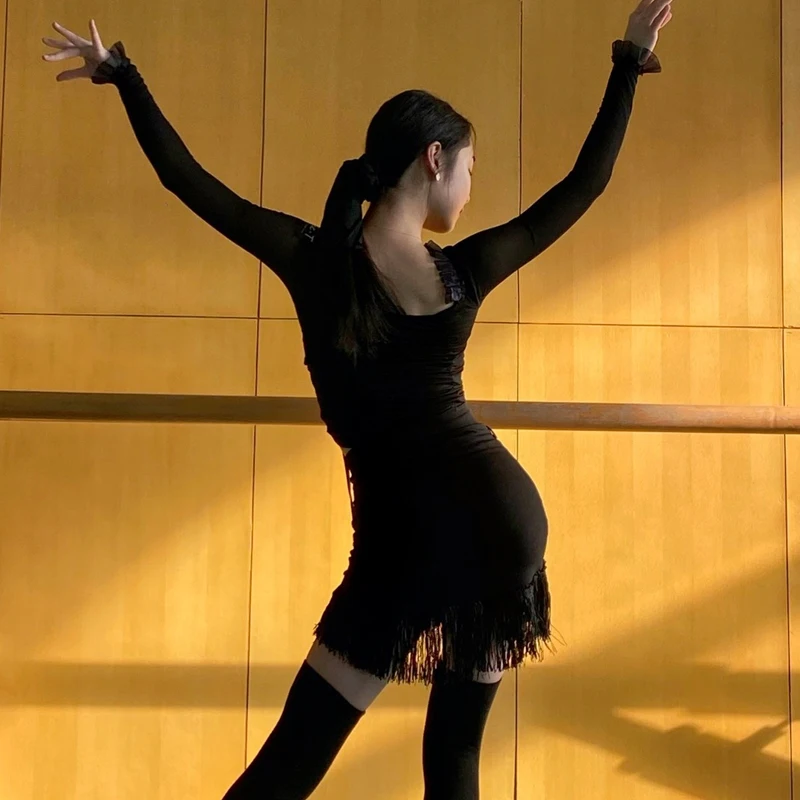 สตรีเต้นรําละตินการแข่งขันเครื่องแต่งกายเซ็กซี่ตาข่ายละติน Top Fringed กระโปรงผู้ใหญ่เต้นรําละตินเสื้อผ้าการฝึกอบรมชุด SL13212