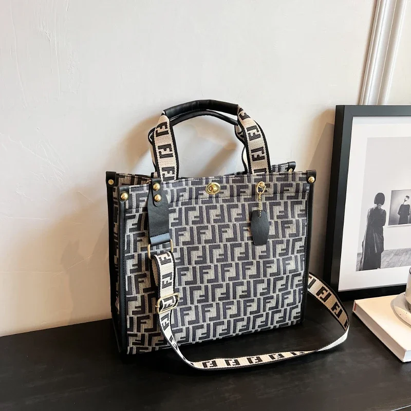 

Popular Elegant Women's Crossbody Bag From Luxury Brand Famous Designer Leather Shoulder Messenger Daily