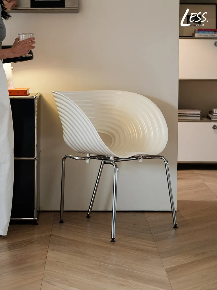 Nordic Vintage Dining Chair Designer Plastic Shell Chair Creative Bauhaus Restaurant Living Room Balcony Study Leisure Chair
