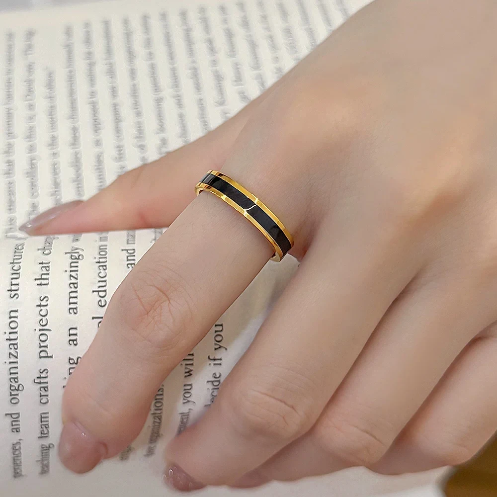 Women's Simple Black & White Imitation Shell Couple's Ring