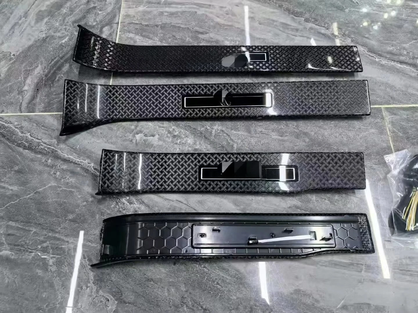 New Rolls-Royce Cullinan BB Style Carbon Fiber Interior Floor Trim Welcome Step Plate 3-Year Warranty for Replacement/Repair
