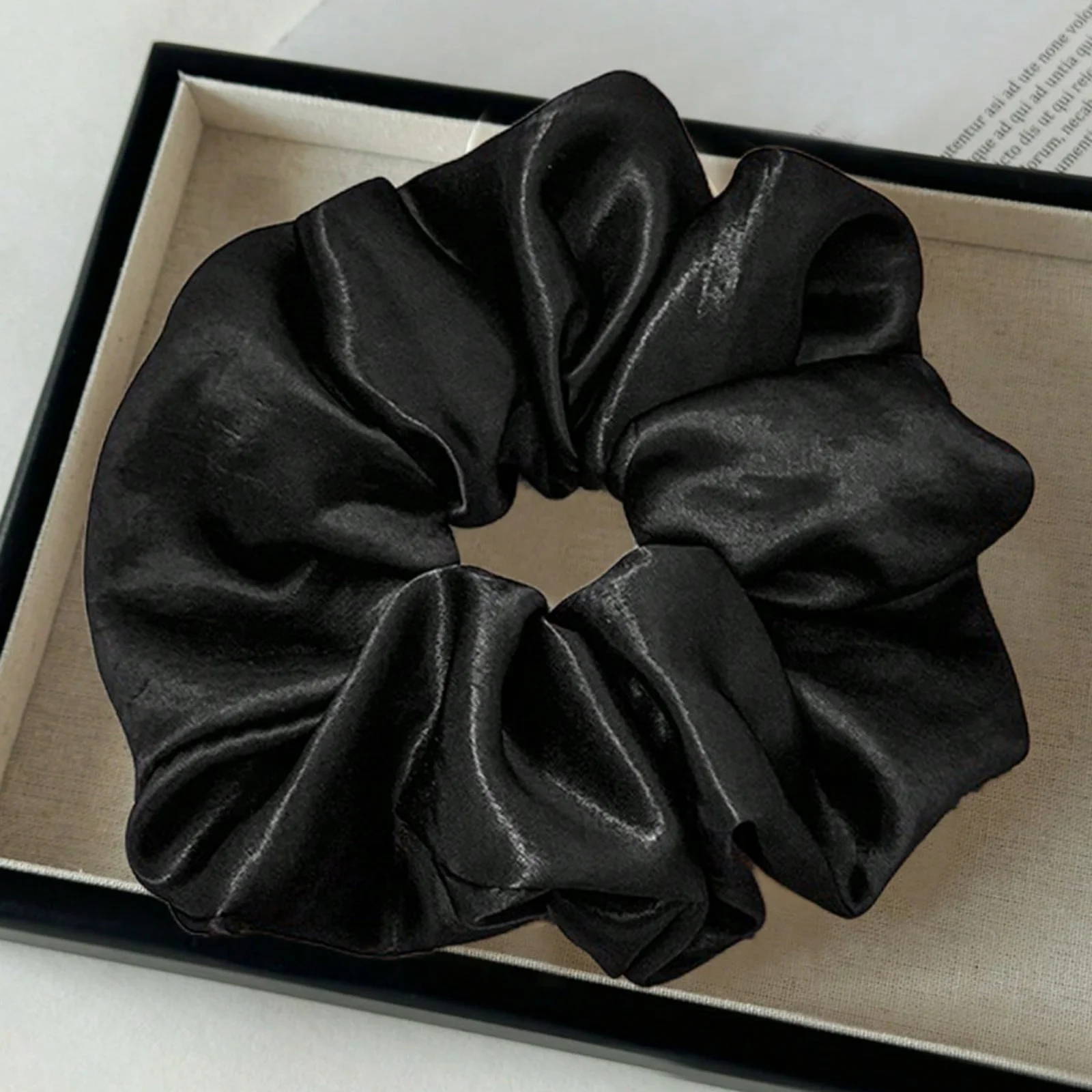 4 Stück einfarbige, große Haargummis, große Haargummis aus Satin für Damen. Benötigt eines weichen Knoten-Designs, die für alle Haartypen geeignet sind – Detail 9