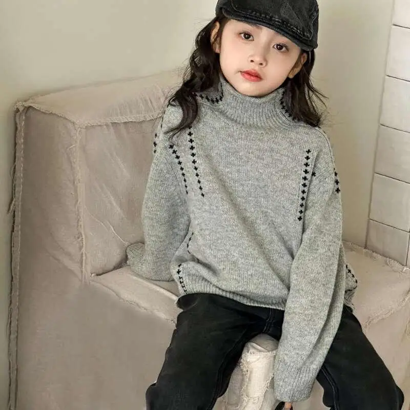سترة محبوكة للفتيات لخريف وشتاء 2025 لون نقي وأكمام طويلة بلوفر برقبة عالية ملابس أطفال عصرية مريحة #5