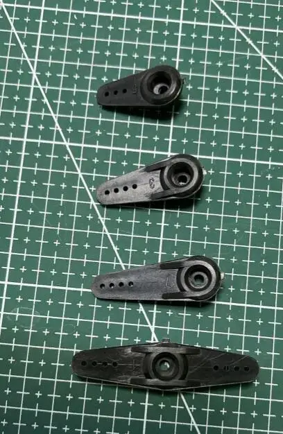 4 Uds 24T negro súper fuerte brazo Servo de plástico Hitec de alta resistencia para servo estándar Hitec D955TW 36645 35065S D930SW D980TW