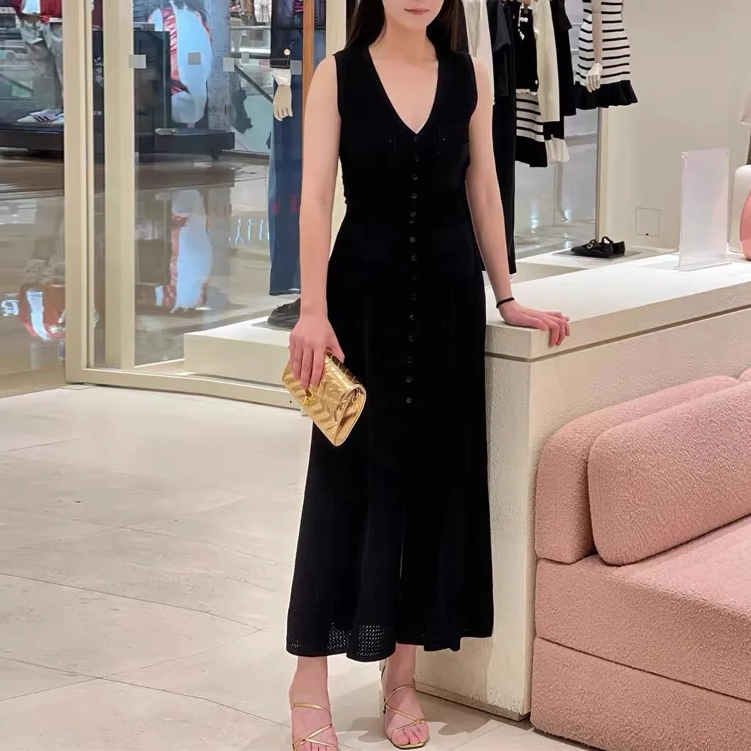 

Women's black elegant two-piece suit V-neck knitted vest top or slim-fitting maxi skirt