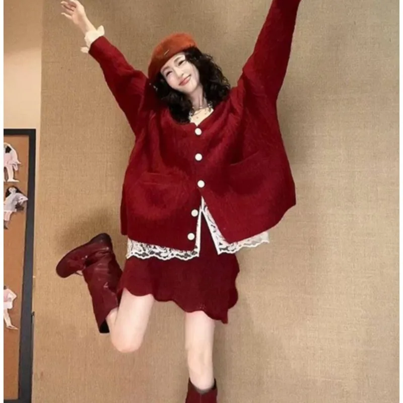 

French Retro Lazy Style Red Sweater Knitted Cardigan + Short Skirt Women's Models Are A Complete Set of Beautiful Temperament