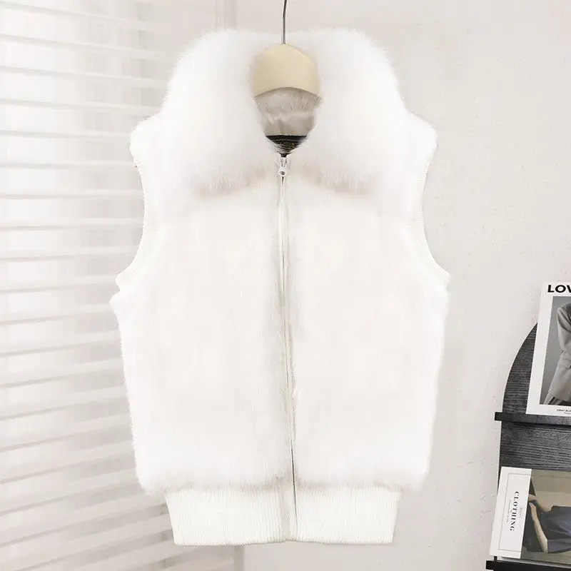 سترة جلدية جديدة ذات ياقة من الفرو بقصة ضيقة لعام 2025 متعددة الاستخدامات ملابس قصيرة للخريف والشتاء موضة ترفيهية حس التصميم XT1808