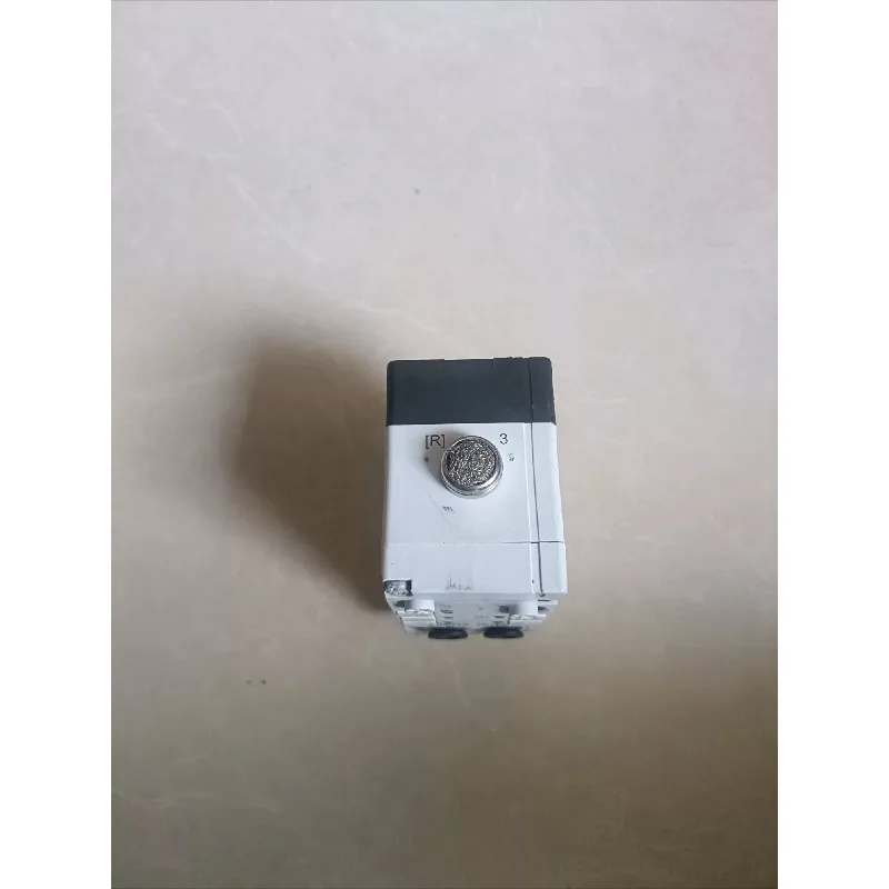 IO Module 3RG90 10-0AA00+ M12 2E/2A-P Used with Scratches for SIEMENS Industrial Automation Repair Replacement Part