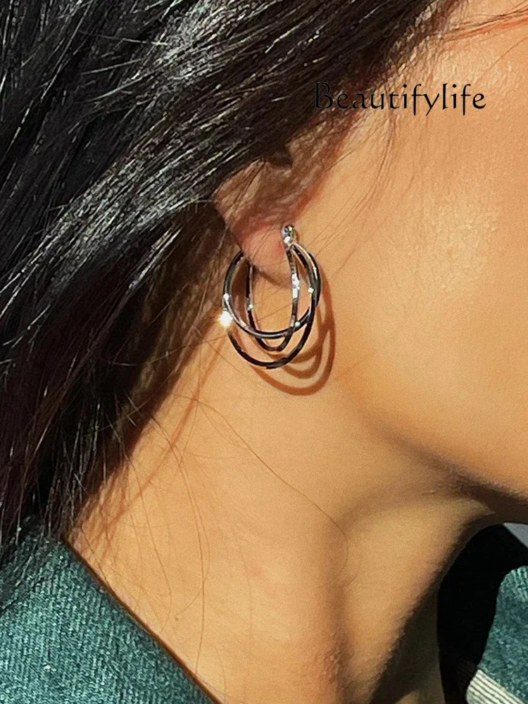 Niche cold wind three-layer staggered circle ear buckle women's Japan and Korea twisted winding earrings 18K