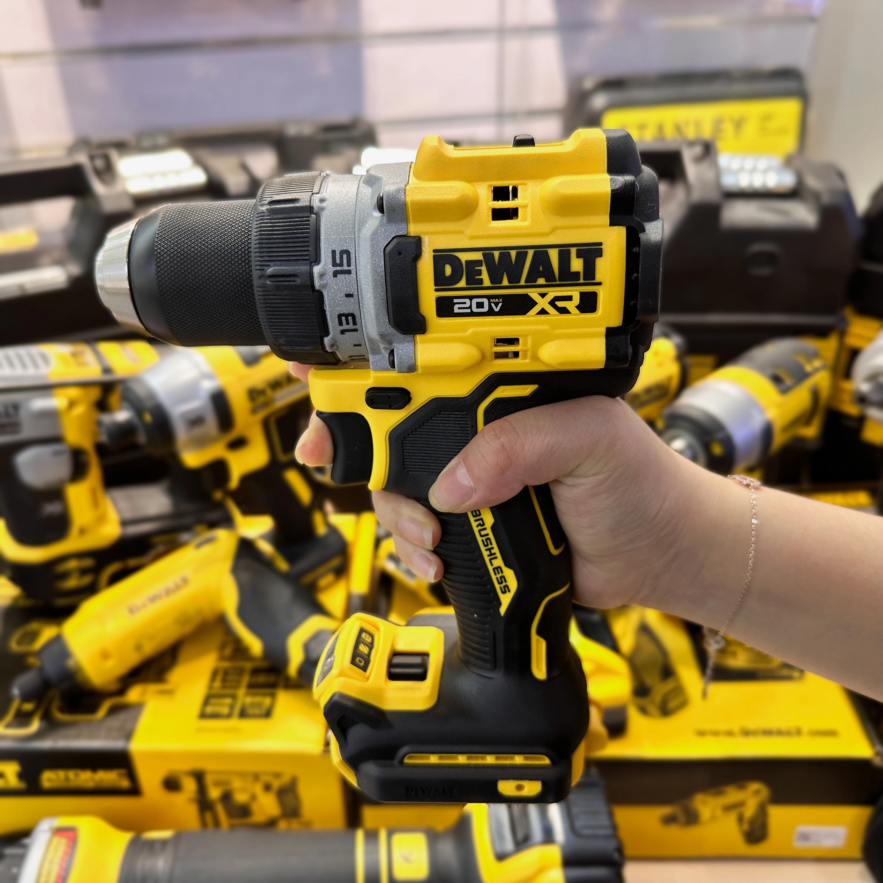 Dewalt 20V Electric Drill DCD800 Brushless Compact Drill Driver 90N.M 2000RPM Cordless Drill Rechargeable LI-Battery Power Tools