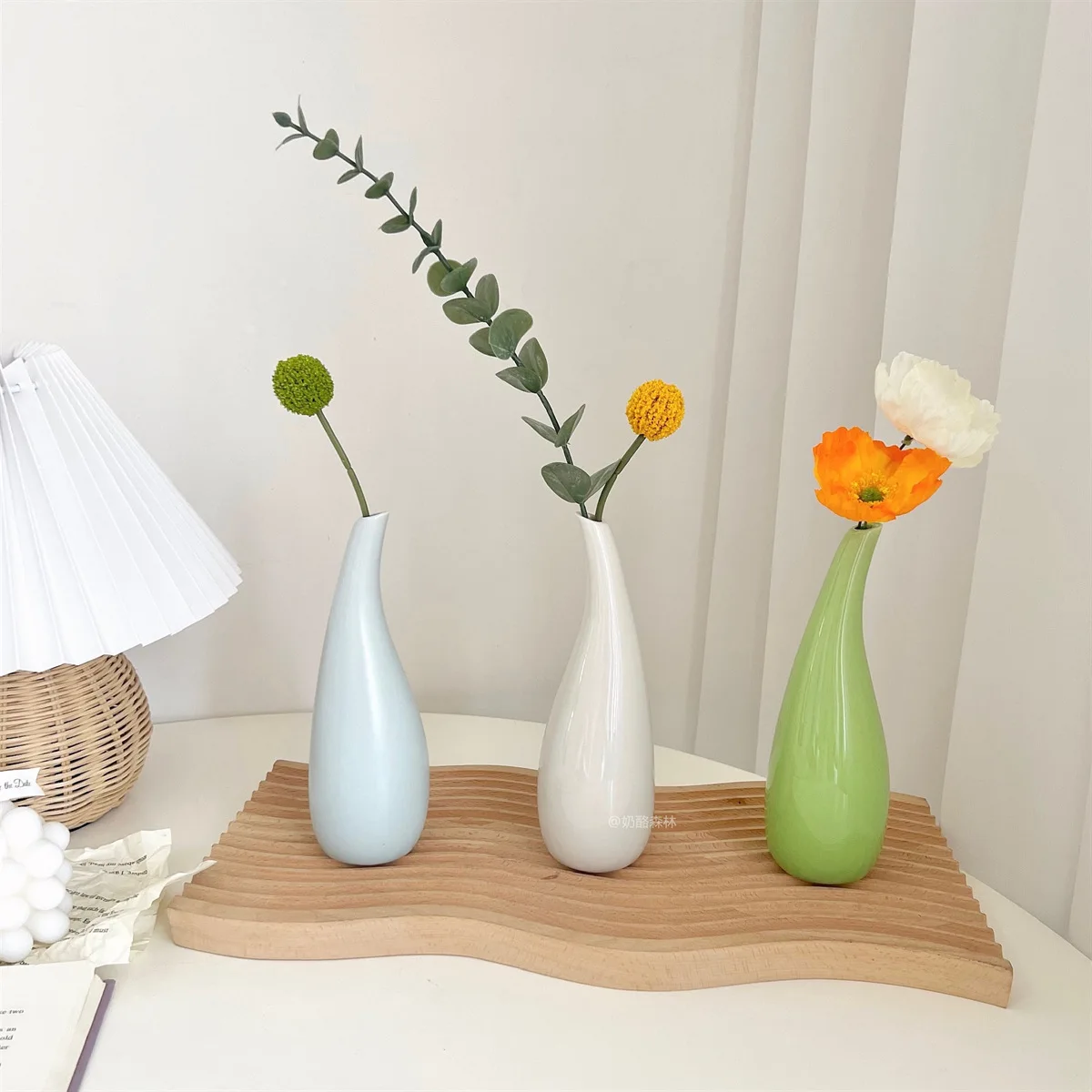 Ceramic Long Necked Vase with Nordic Style Creative and Minimalist Decoration Hydroponic Planter Tabletop Photography Prop